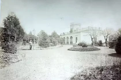 Fachada de La Estancia La Chica