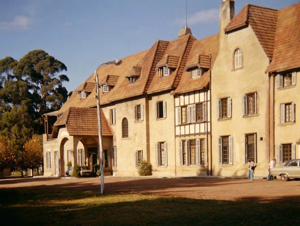 Interior y uso institucional del palacio Sans Souci