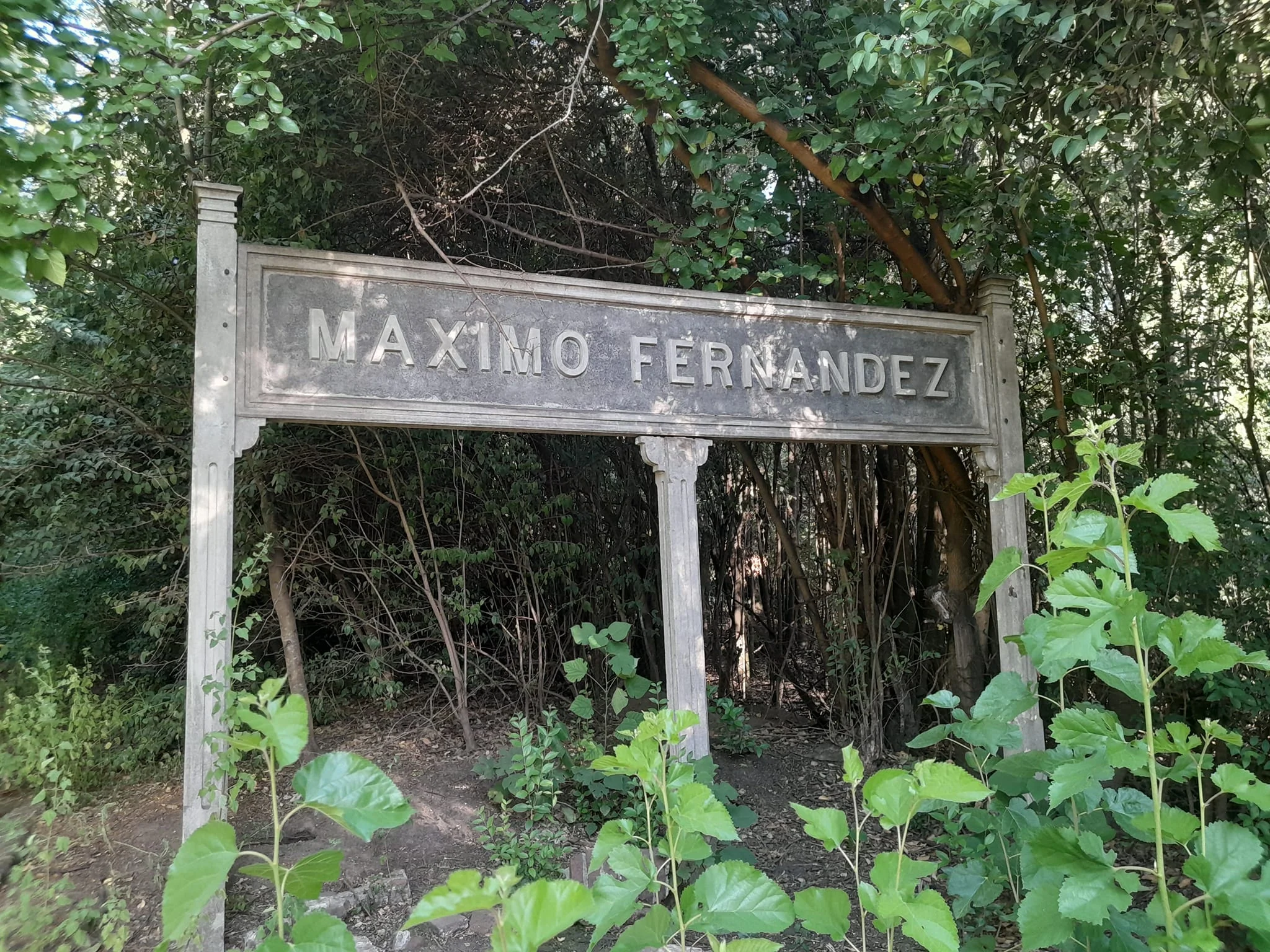 Antiguo cartel de la estacion Maximo Fernandez